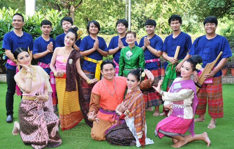 Thailand-dancers-troupe