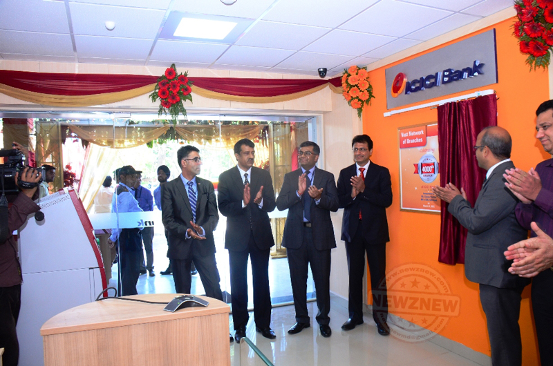 Officials-of-ICICI-Bank-during-the-inaugration-of-4000th-Branch-held-at-Sector-37D-Chandigarh