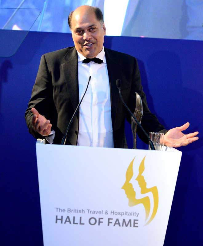 Peter-Kerkar-receiving-The-Hall-of-Fame-award