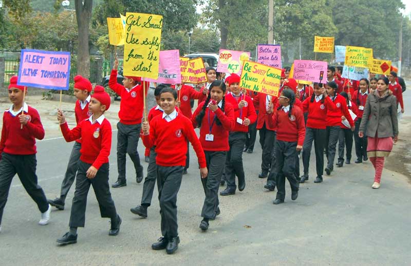 Students--of-Ashmah-International-school,-Sector-70,-Mohali--conduct-rally-on-traffic-awareness-week