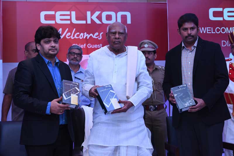 Picture-01---His-Excellency-The-Governer-of-Tamil-Nadu-Dr.-K.-Rosaiah-launches-Celkon’s-most-indigenously-developed-and-technologically-innovated-tablets-‘4G-Tab-7’-and-‘4G-Tab-8’
