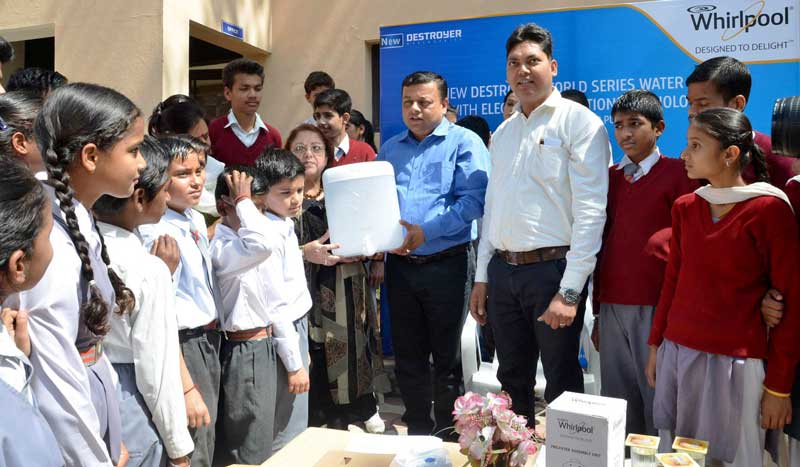 Whirlpool-of-India-celebrated-World-Water-Day-by-donating-water-purifiers-to-Vatika-High-School-for-Deaf-&-Dumb-in-Chandigarh-today-2
