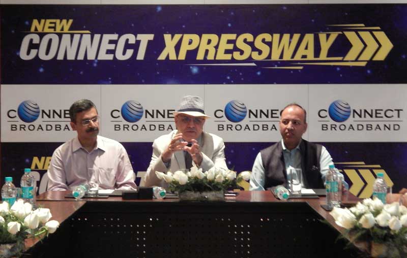 Mr.-Arvind-Bali-(Centre),-Director-and-CEO-Connect-Broadband-and-Videocon-Telecom-during-announcement-of-New-Connect-Xpressway
