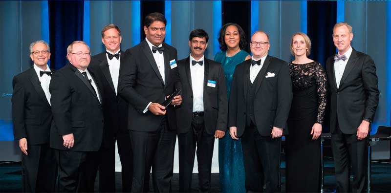 Mr.-Krishna-Bodanapu,-MD-and-CEO-Cyient-(4th-from-left)-along-with-Boeing-officials-receiving-the-Supplier-of-the-Year-award