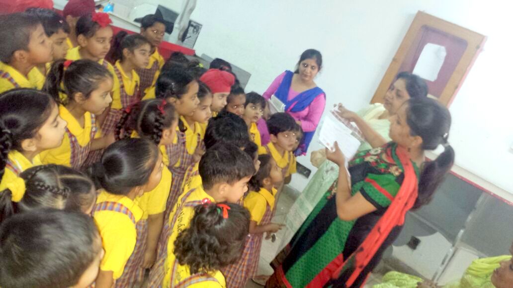 The students of The holy wonder School Visited Post Office 2