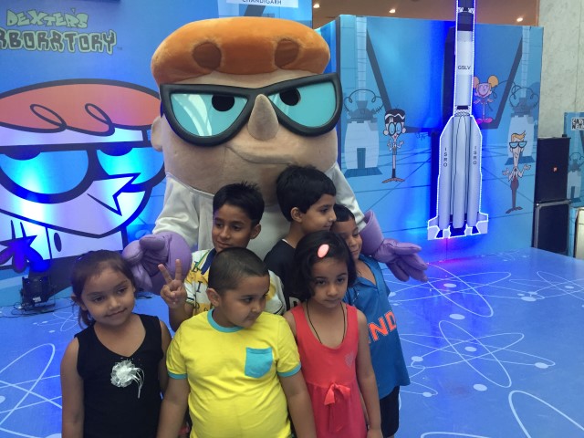 Kids meet & greet cartoon character Dexter at Elante Kids Carnival (4) (Small)