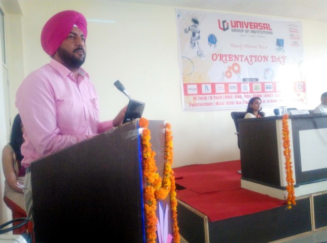 Dr. Gurpreet Singh, Chairman Universal Group Interact with students on Orientation Day copy (Small)