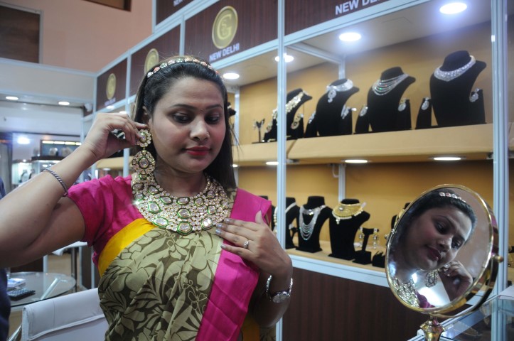 SLG Jewellers felicitated the visitors with ‘Antique Gold Jewellery’ At Wedding Asia, Ludhiana (Small)