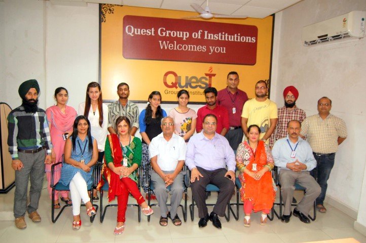 Vice Chairman Harinder Kanda with Merit students of Quest Group of Institutions copy (Small)