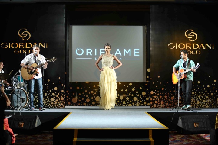 model-walking-the-ramp-alongside-the-live-band-performance-at-oriflames-gg-relaunch-event-small