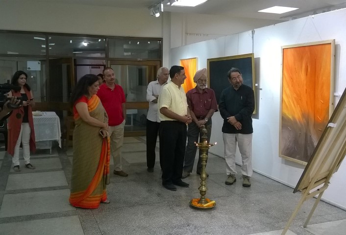 ravinder-kr-sharma-right-with-artist-hemant-malhotra-yellow-shirt-at-punjab-kala-bhawan-small
