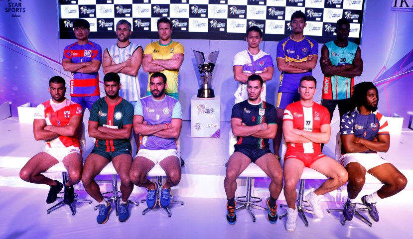 picture-1-2016-kabaddi-world-cup-trophy-captains-small