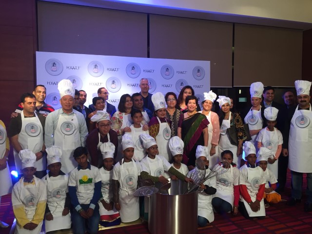 13-ceo-finalists-from-across-india-with-kids-from-smile-foundation-kick-start-the-hyatt-culinary-challenge-grand-finale-2016_2-small
