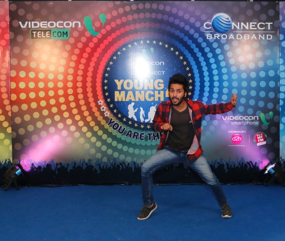 participant-during-videocon-connect-young-manch-4-auditions-at-pavilion-mall_-small