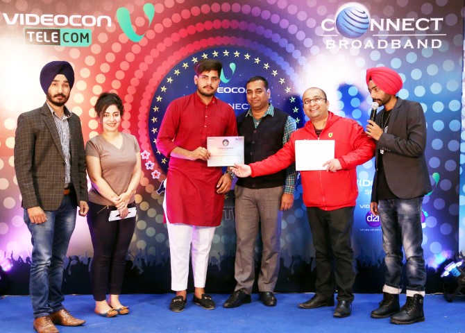 winner-at-videocon-connect-young-mach-4-auditions-getting-awarded-small