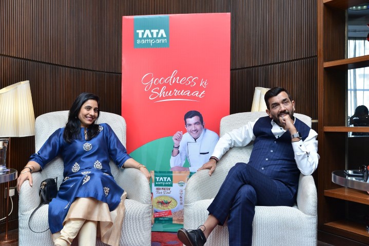 Chef Sanjeev Kapoor with his wife, Mrs. Alyona Kapoor at Tata Sampann event in Chandigarh (Small)