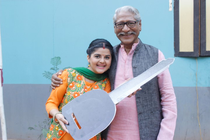 Trishika Tripati and Rajendra Gupta in Chidiyaghar (Small)