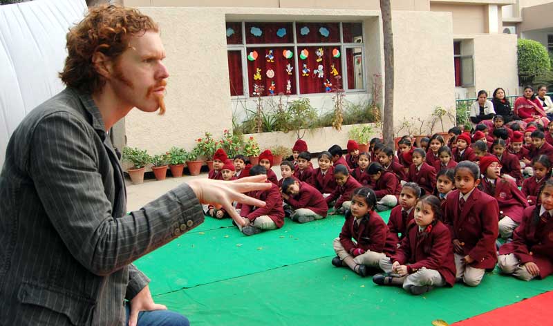 master-storyteller-Mr.Giles-Abbott-from-U.K-displayed-his-amazing-storytelling-skills-for-students-of-Shemrock-Sen-Sec-School,-sector-69,-Mohali-1