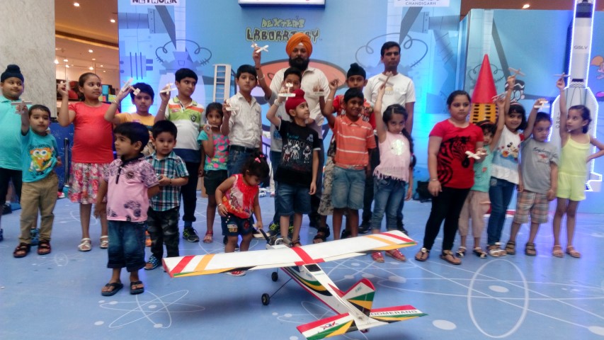 Kids learning basics of aviation at the Aero-modelling workshop conducted at Elante Mall (3) (Small)