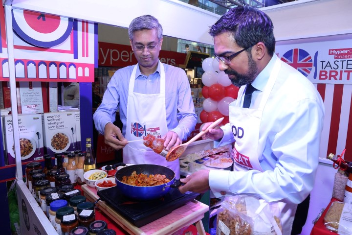Mr. Ramesh Menon and Mr. Kumar Iyer particIpate in live cooking at Tastes of Britain (Small)