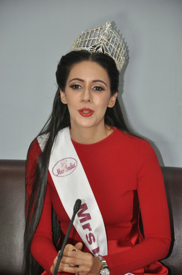 Anjal Raut Gill Beauti Pageant